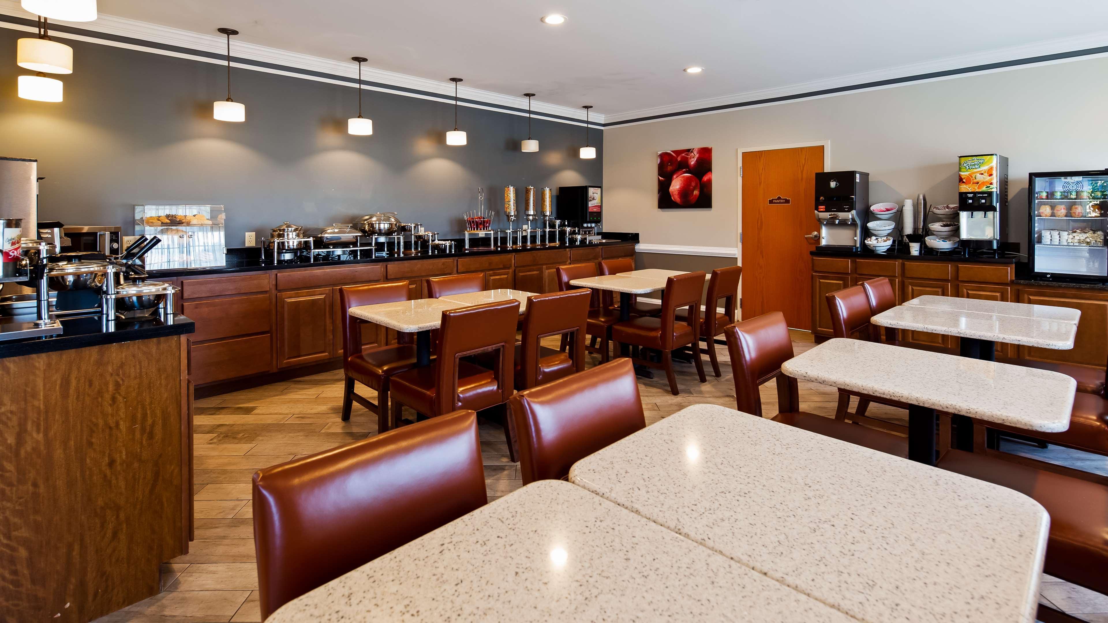Best Western Plus Hannaford Inn & Suites Kenwood Exteriér fotografie